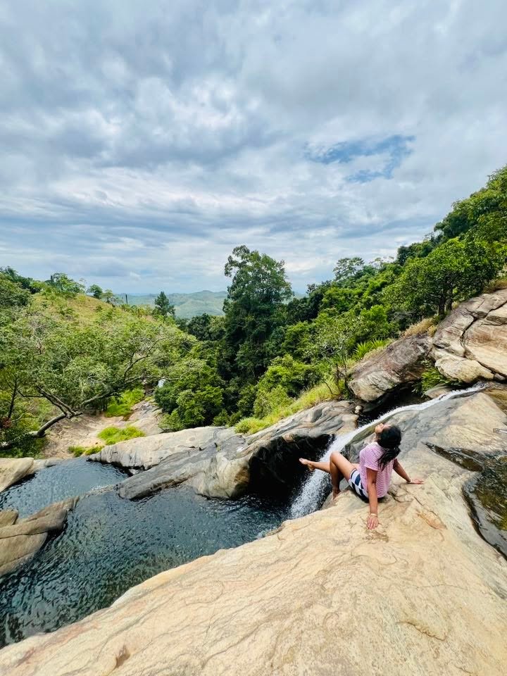 Diyaluma Falls upper view